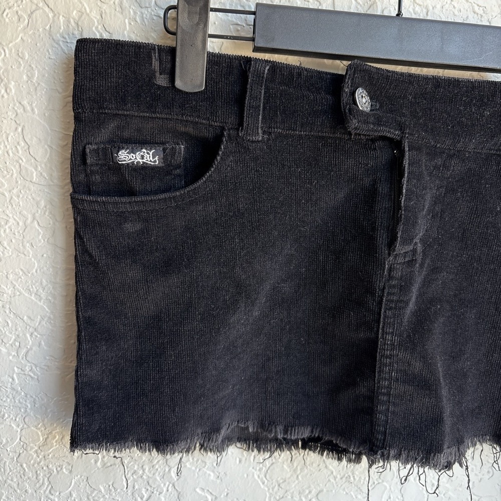 So Cal Corduroy Womens M Mini Skirt Y2K Black Raw Hem Grunge Biker Distessed - Picture 2 of 6